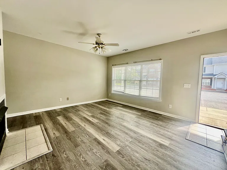 2829 Bennington Dr — Photo 7
