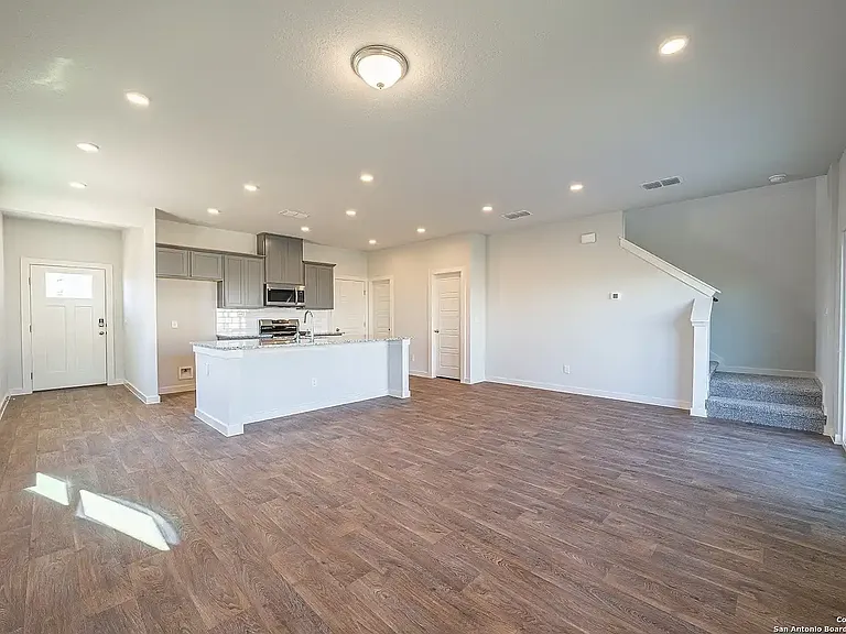 731 Bellamy Dr — Photo 4