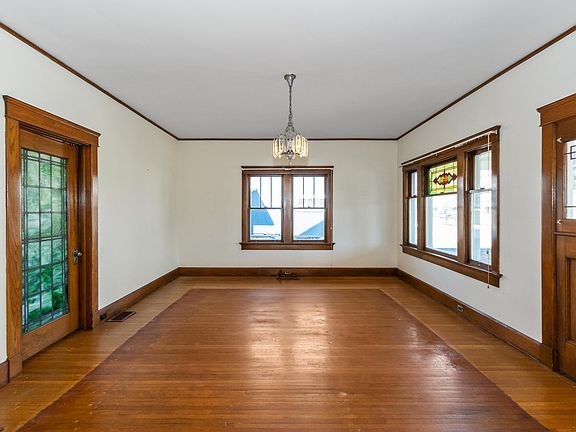 5th image of 718 S Walnut St