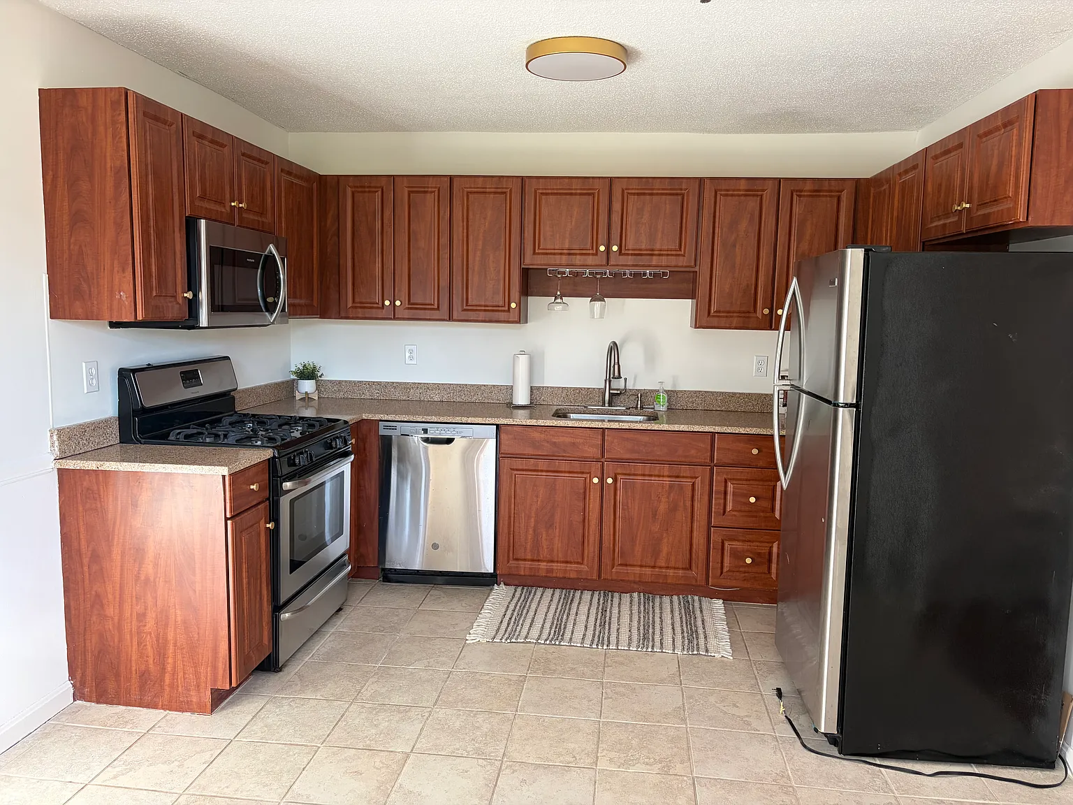 2 bed, 1054 sqft, $2,400 — Photo 4