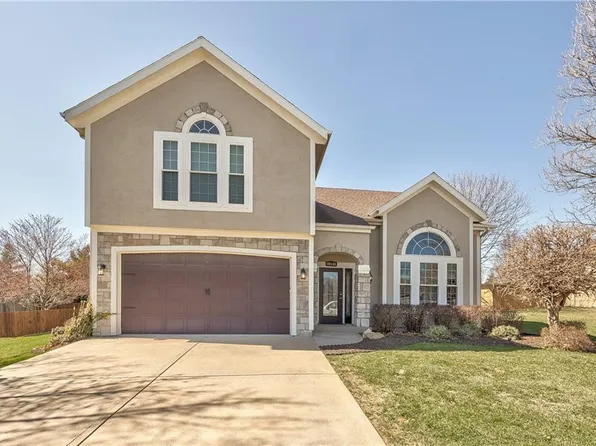 10666 S Emerald St, Olathe, KS 66061