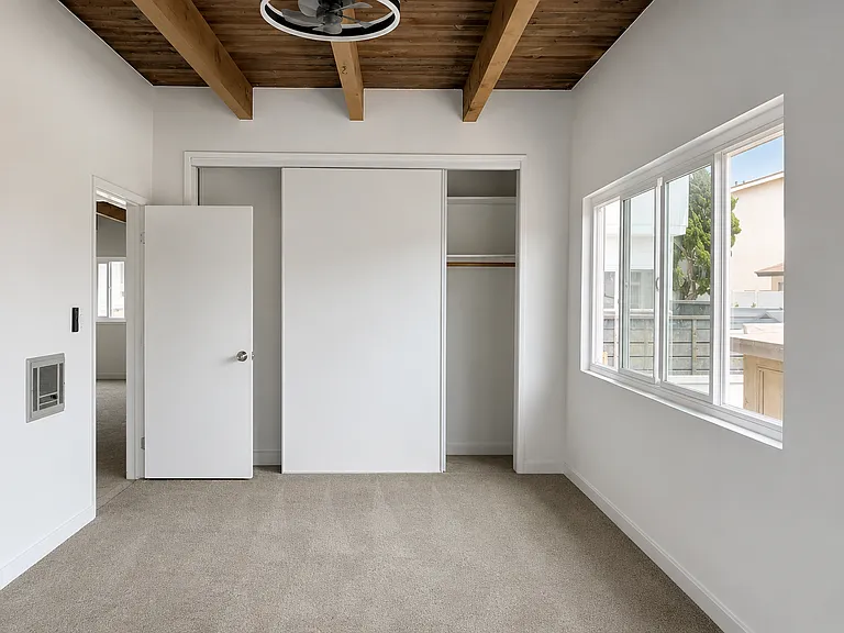 closets of bedroom1