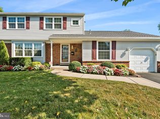 1043 Redbarn Rd, Warminster, PA 18974