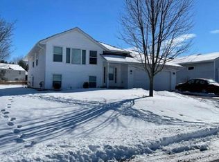 116 Gables Dr SW, Poplar Grove, IL 61065