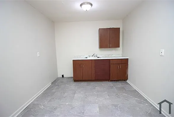 3 bed, 1800 sqft, $1,400 — Photo 3