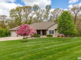 1804 Ridgefield Dr, Port Byron, IL 61275