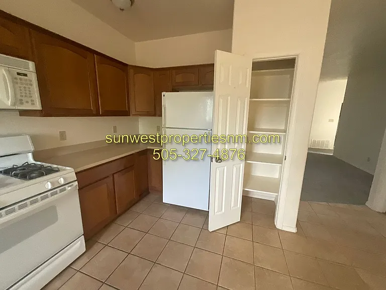 549 E Zia St — Photo 7