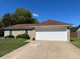 6045 Robin Dr, Watauga, TX 76148