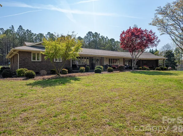 107 Lakeside Dr, Grover, NC 28073