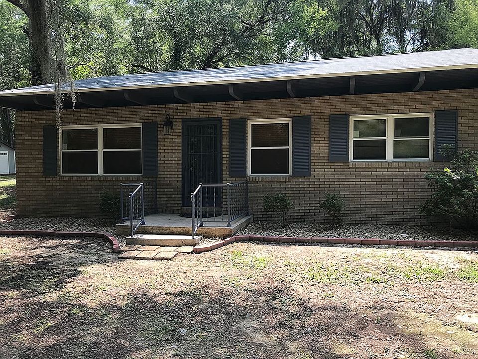 Front facing the woods