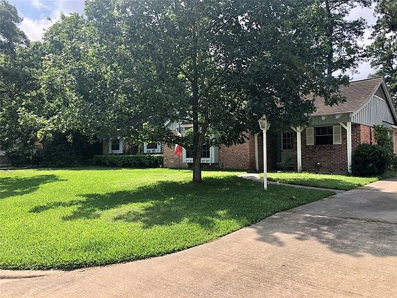 3rd image of 10215 Barwood Dr