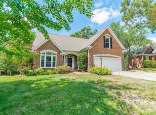 1932 Millbrook Ln, Matthews, NC 28104