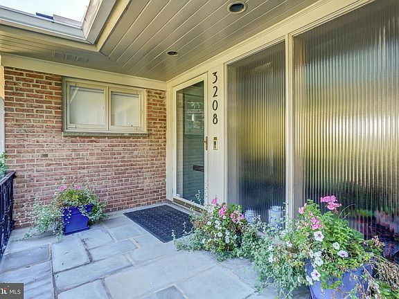 2nd image of 3208 Pauline Dr