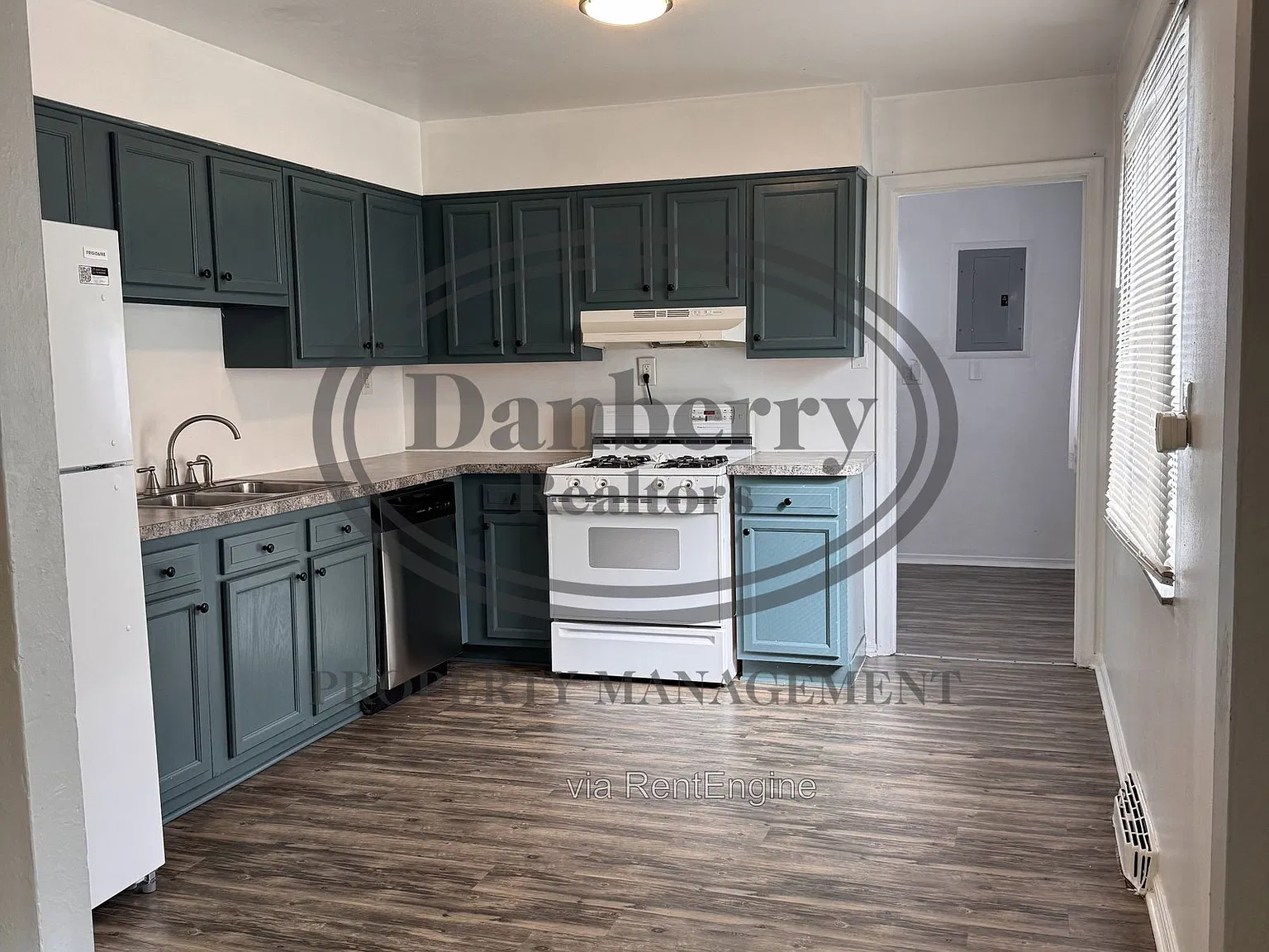 3 bed, 1.0 bath, 1006 sqft, $1,250 — Photo 3