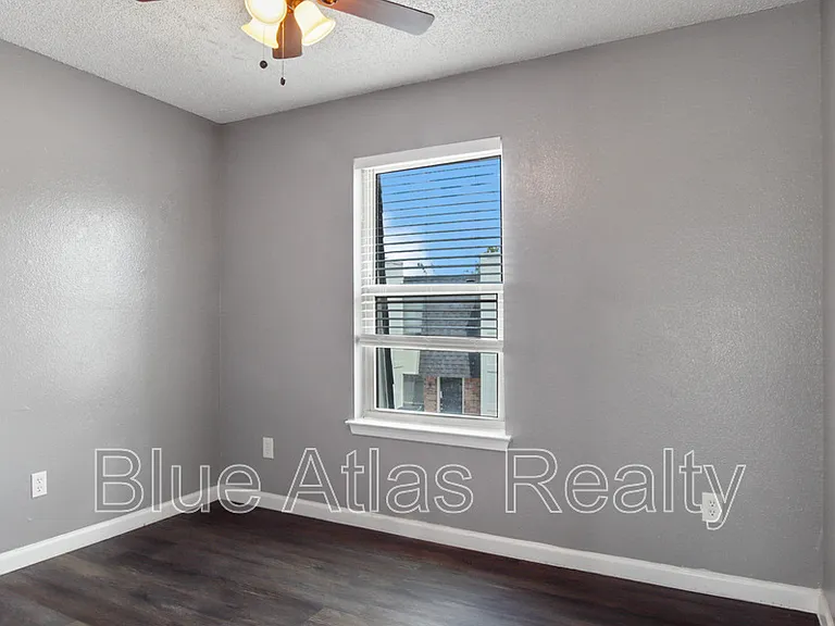 408 Noble Ave #B — Photo 10
