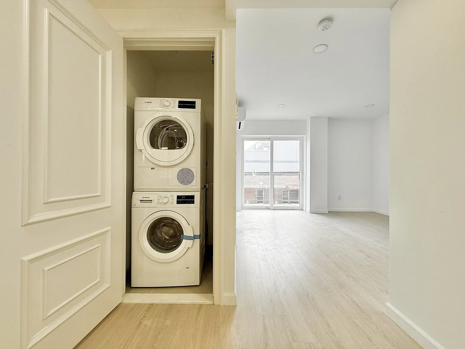 2 bed, 747 sqft, $3,200 — Photo 3