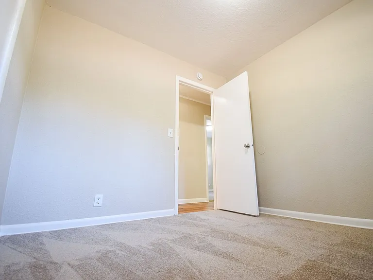 6309 SE Overland St — Photo 16
