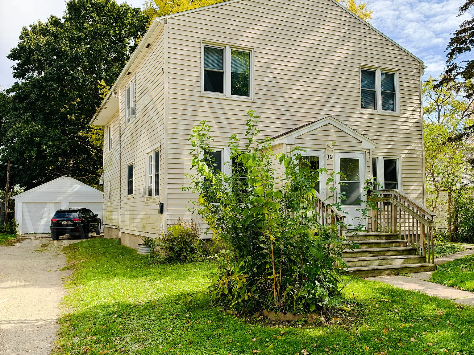 Studio, $888 — Photo 1
