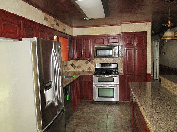 2nd image of 301 Douglas Dr