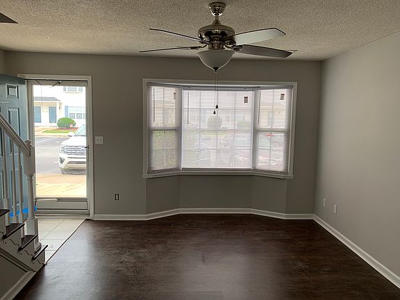 2nd image of 3921 Sterling Pointe Dr Unit 5