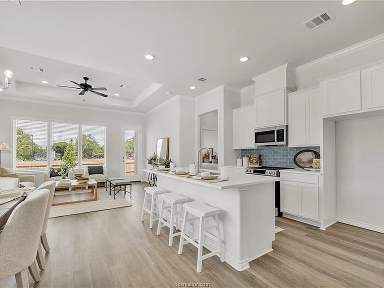 2545 Leyla Ln — Photo 4