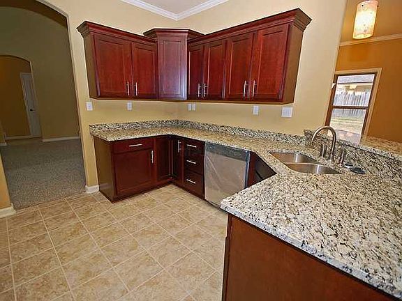 4th image of 325 Running Brook Ln