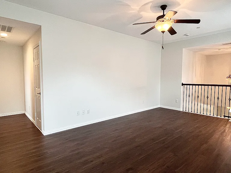 2204 Paige Ct — Photo 29