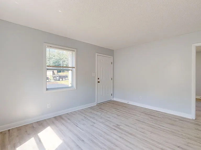 Two bedroom apartment for $1199 per month ~5 minutes from the Airport in a quaint and quiet commu... — Photo 9