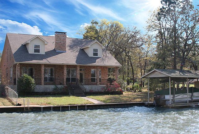 1st image of 223 Oakwood Dr