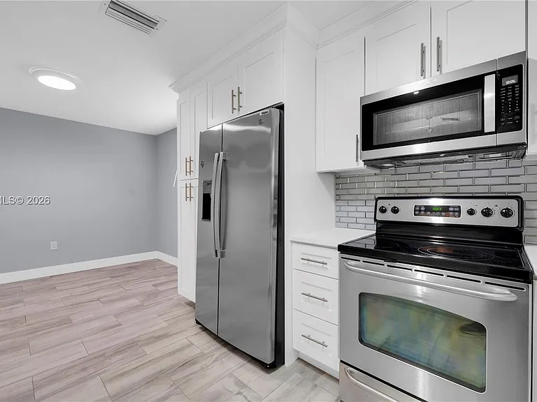 10520 NW 41st St #10520 — Photo 11