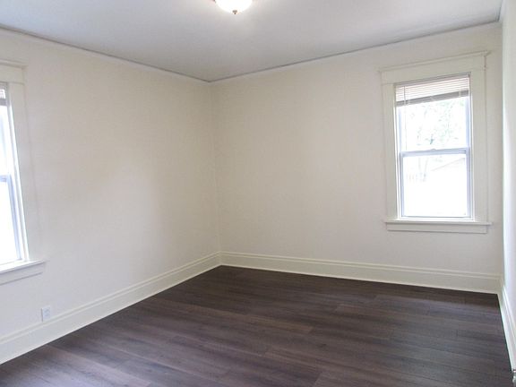 3rd image of 5524 Dewey Ave