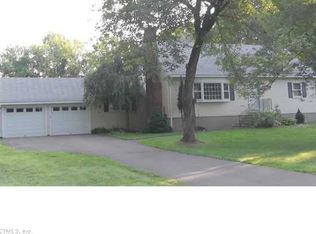 23 Rolling Green Rd, Bethany, CT 06524
