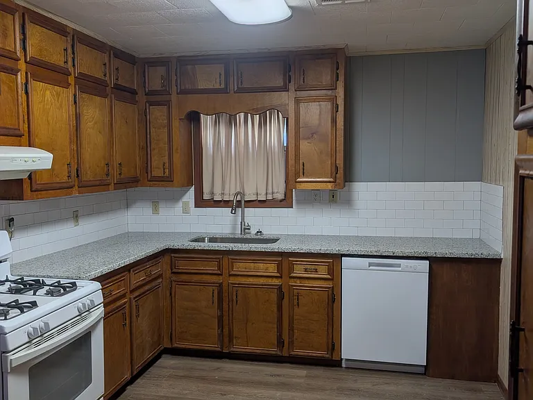 3705 Auburn St — Photo 3
