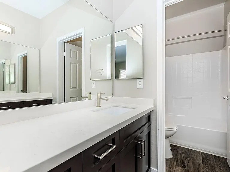 Bellecour Way Apartment Homes — Photo 36