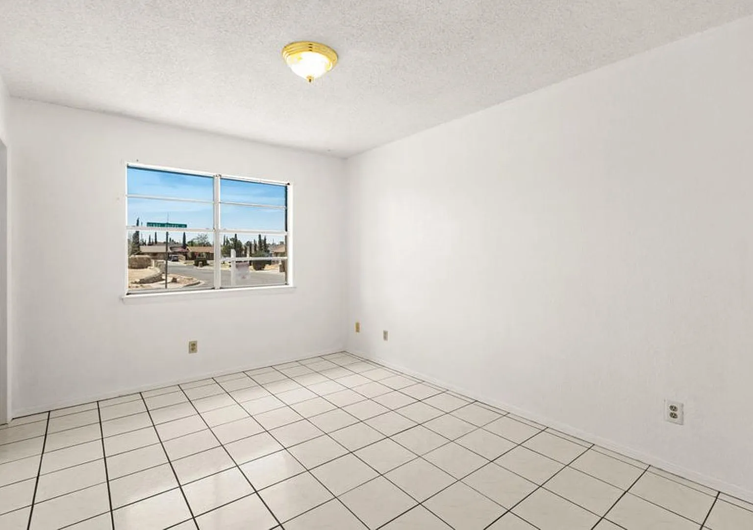 Lovely 3 bedroom, 2 Bath home in East of El Paso! — Photo 3
