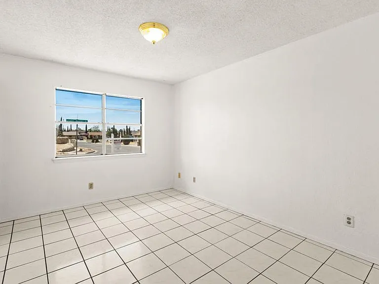 11701 Henry Phipps Dr — Photo 3