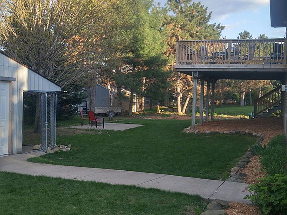 4th image of 1390 Park View Dr