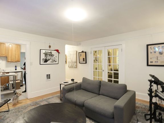 5th image of 741 Douglass St