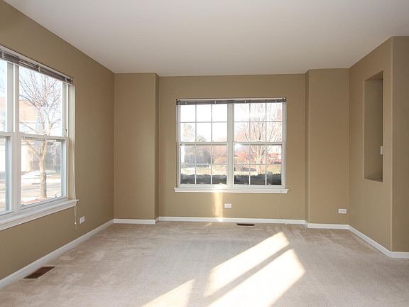 2nd image of 1551 Woodbury Cir