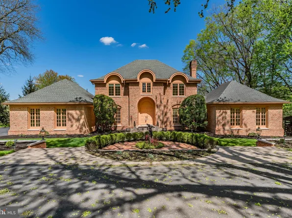 5 Mallard Ln, Camp Hill, PA 17011