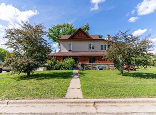 304 E 4th St, Manawa, WI 54949