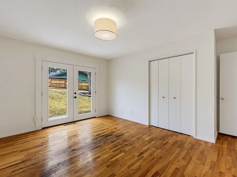 2100 Woodlawn Dr — Photo 21