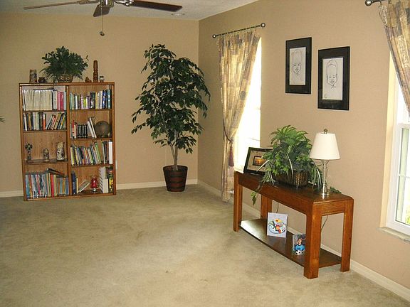 5th image of 401 Oak Hill Dr