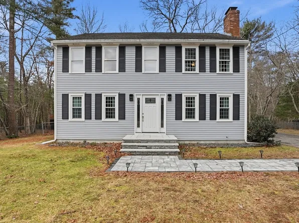 102 County St, Lakeville, MA 02347