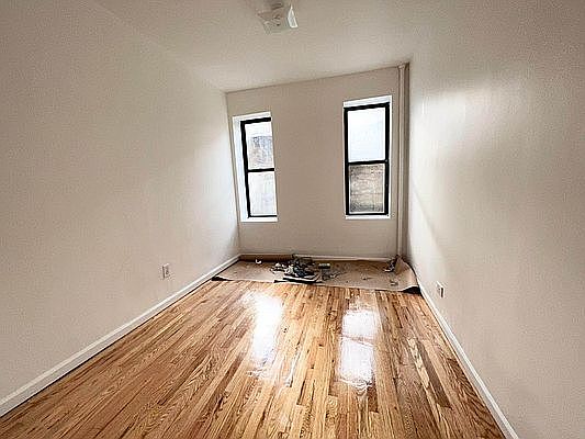 2nd image of 944 42nd St APT A5