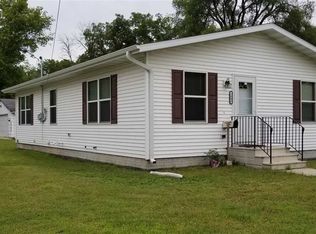 1803 E 4th St, Waterloo, IA 50703