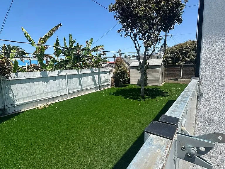 202-204 Calla Ave — Photo 36