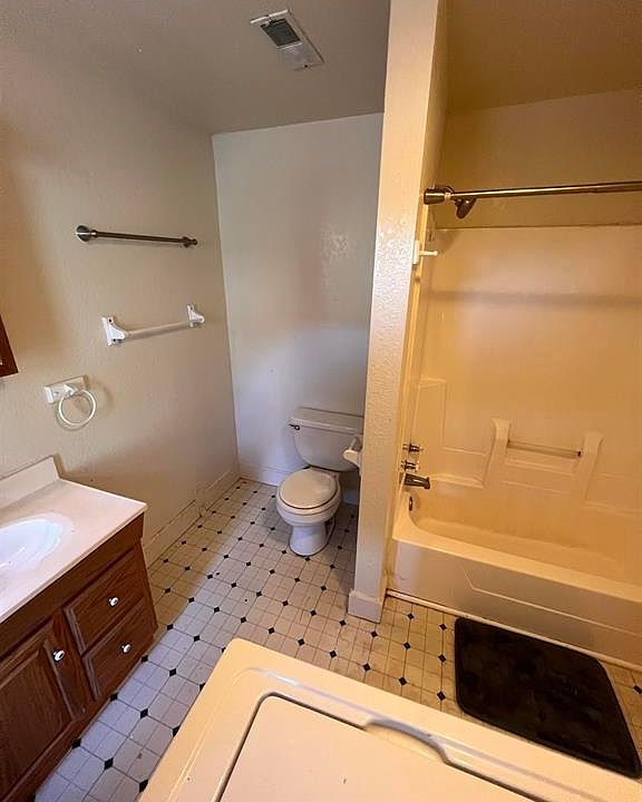 1st image of 460 Loras Blvd #1