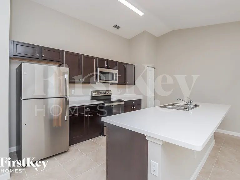 1000 Cranberry Rd SE — Photo 5