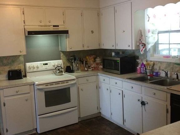 large w lots of cabnets 